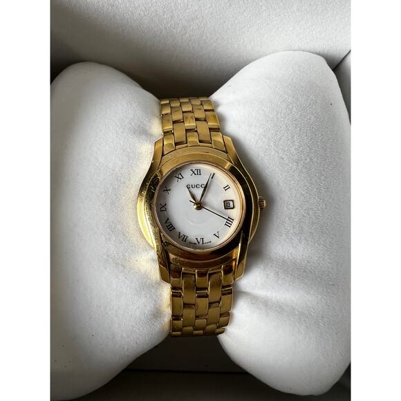 VINTAGE GUCCI Gold-Tone Women's Watch - Swiss Made Quartz - Needs Battery - Picture 3 of 5